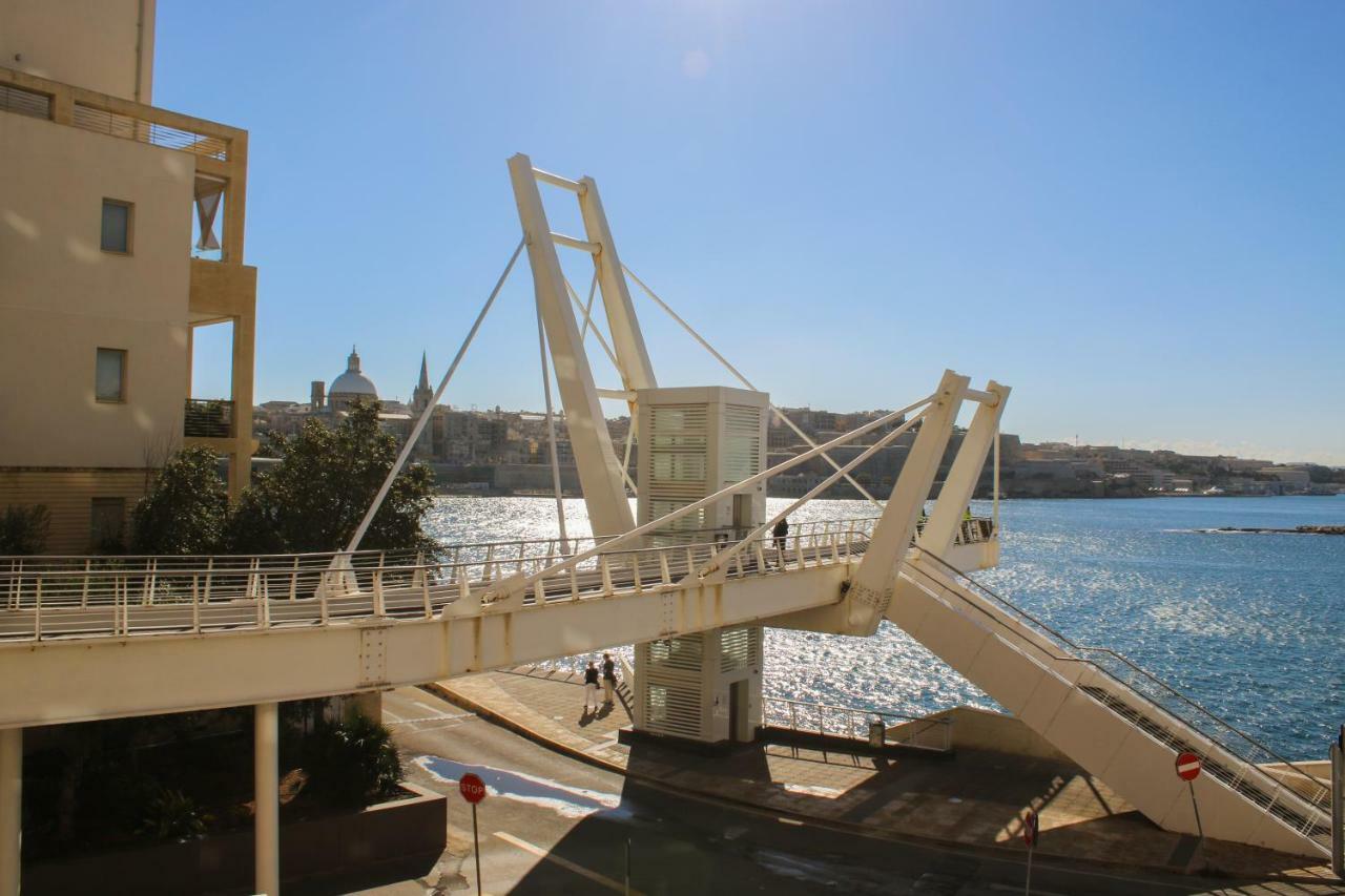 Хостел The Seafront Tower Слима Экстерьер фото